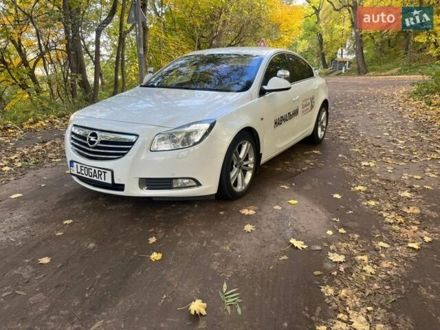 Белый Опель Инсигния, объемом двигателя 1.36 л и пробегом 250 тыс. км за 6700 $, фото 1 на Automoto.ua