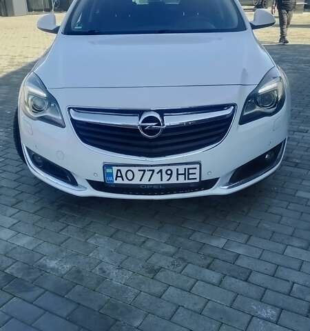 Белый Опель Инсигния, объемом двигателя 1.6 л и пробегом 215 тыс. км за 12350 $, фото 1 на Automoto.ua