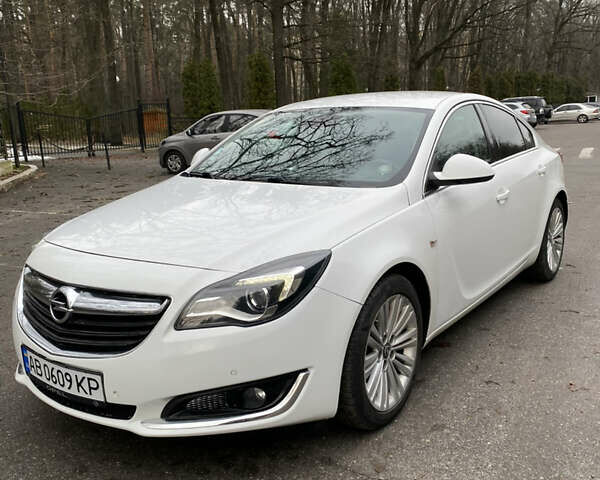 Белый Опель Инсигния, объемом двигателя 1.6 л и пробегом 180 тыс. км за 11200 $, фото 1 на Automoto.ua