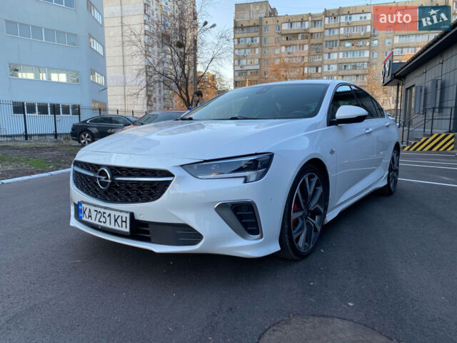 Белый Опель Инсигния, объемом двигателя 2 л и пробегом 95 тыс. км за 24500 $, фото 1 на Automoto.ua