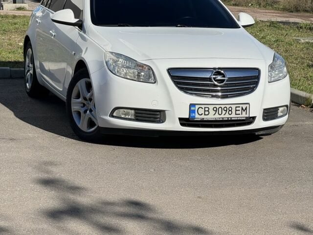 Белый Опель Инсигния, объемом двигателя 2 л и пробегом 276 тыс. км за 5500 $, фото 1 на Automoto.ua
