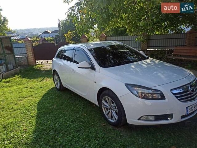 Білий Опель Інсігнія, об'ємом двигуна 2 л та пробігом 296 тис. км за 7000 $, фото 1 на Automoto.ua