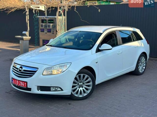 Белый Опель Инсигния, объемом двигателя 1.8 л и пробегом 126 тыс. км за 8199 $, фото 1 на Automoto.ua