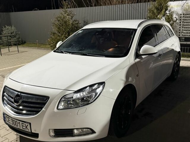 Белый Опель Инсигния, объемом двигателя 2 л и пробегом 251 тыс. км за 7800 $, фото 1 на Automoto.ua