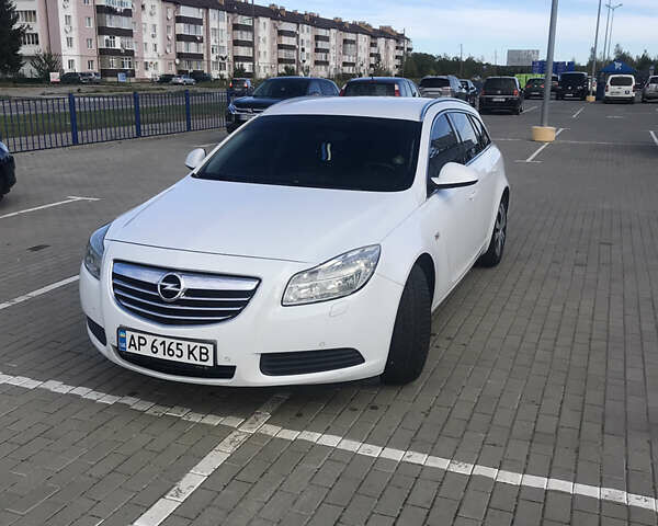Білий Опель Інсігнія, об'ємом двигуна 1.96 л та пробігом 180 тис. км за 7999 $, фото 1 на Automoto.ua