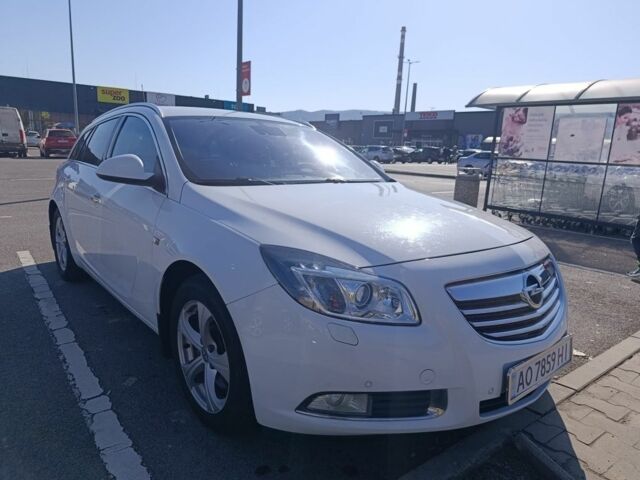Белый Опель Инсигния, объемом двигателя 2 л и пробегом 315 тыс. км за 7400 $, фото 1 на Automoto.ua