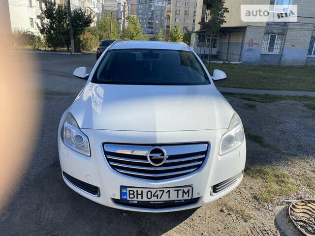 Белый Опель Инсигния, объемом двигателя 1.96 л и пробегом 265 тыс. км за 6100 $, фото 1 на Automoto.ua
