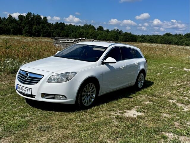 Білий Опель Інсігнія, об'ємом двигуна 2 л та пробігом 273 тис. км за 7000 $, фото 1 на Automoto.ua