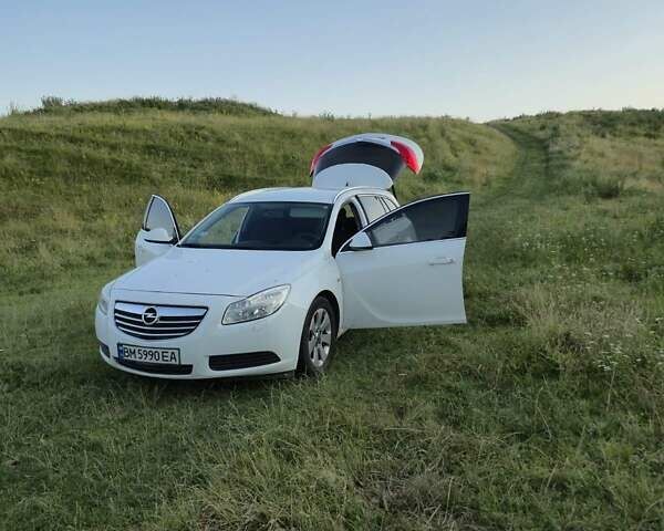 Белый Опель Инсигния, объемом двигателя 2 л и пробегом 300 тыс. км за 7200 $, фото 1 на Automoto.ua