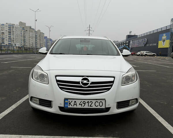 Белый Опель Инсигния, объемом двигателя 1.96 л и пробегом 330 тыс. км за 6850 $, фото 1 на Automoto.ua