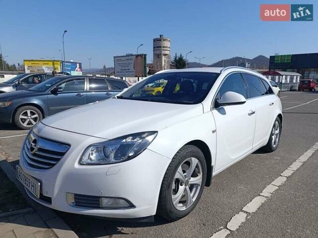 Белый Опель Инсигния, объемом двигателя 2 л и пробегом 315 тыс. км за 7200 $, фото 1 на Automoto.ua