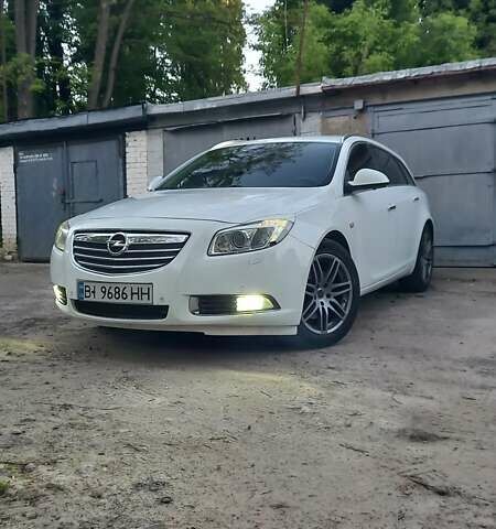 Білий Опель Інсігнія, об'ємом двигуна 1.96 л та пробігом 230 тис. км за 7600 $, фото 1 на Automoto.ua