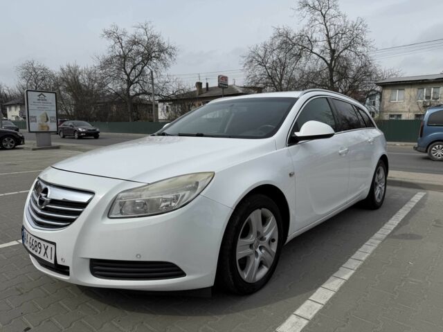Белый Опель Инсигния, объемом двигателя 2 л и пробегом 318 тыс. км за 6999 $, фото 1 на Automoto.ua