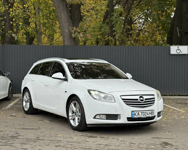 Опель Инсигния 2010 в Броварах на Automoto.ua Белый Опель Инсигния, объемом двигателя 1.96 л и пробегом 311 тыс. км за 7500 $, фото 1 на Automoto.ua