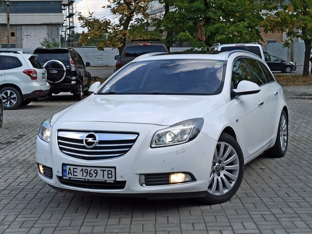 Белый Опель Инсигния, объемом двигателя 2 л и пробегом 271 тыс. км за 7300 $, фото 1 на Automoto.ua
