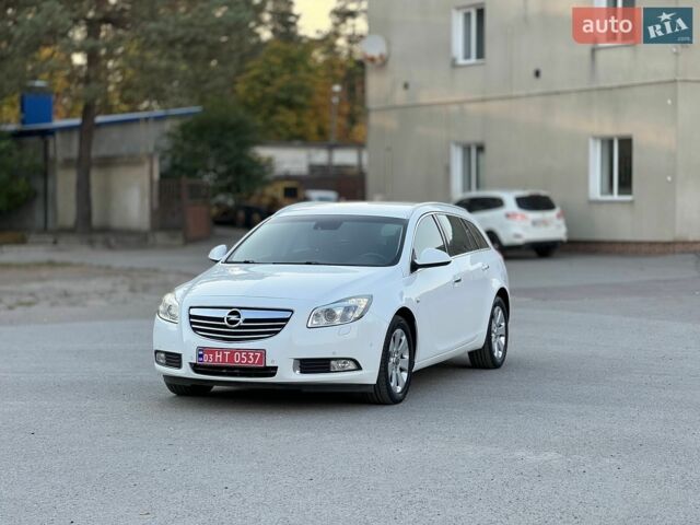 Белый Опель Инсигния, объемом двигателя 1.96 л и пробегом 210 тыс. км за 8900 $, фото 1 на Automoto.ua