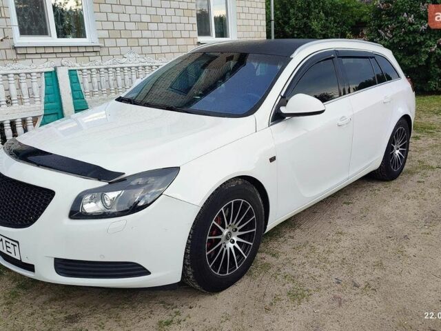 Белый Опель Инсигния, объемом двигателя 2.79 л и пробегом 260 тыс. км за 7000 $, фото 1 на Automoto.ua