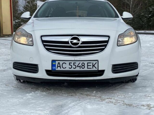 Белый Опель Инсигния, объемом двигателя 2 л и пробегом 310 тыс. км за 6800 $, фото 1 на Automoto.ua