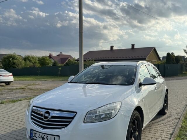 Білий Опель Інсігнія, об'ємом двигуна 2 л та пробігом 272 тис. км за 6900 $, фото 1 на Automoto.ua