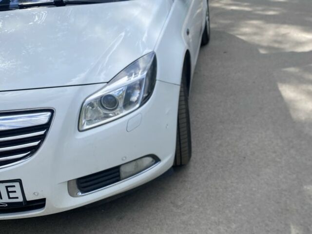Білий Опель Інсігнія, об'ємом двигуна 2 л та пробігом 332 тис. км за 5500 $, фото 1 на Automoto.ua