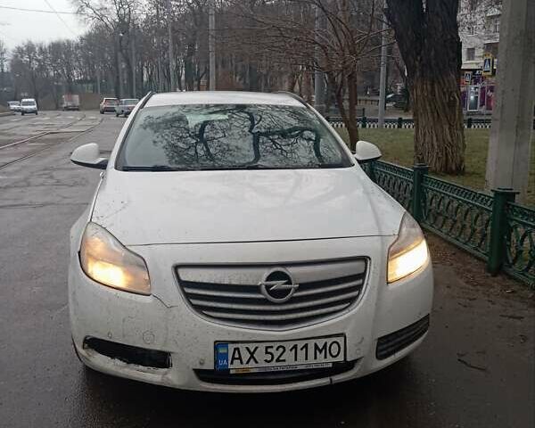Белый Опель Инсигния, объемом двигателя 1.96 л и пробегом 324 тыс. км за 7000 $, фото 1 на Automoto.ua