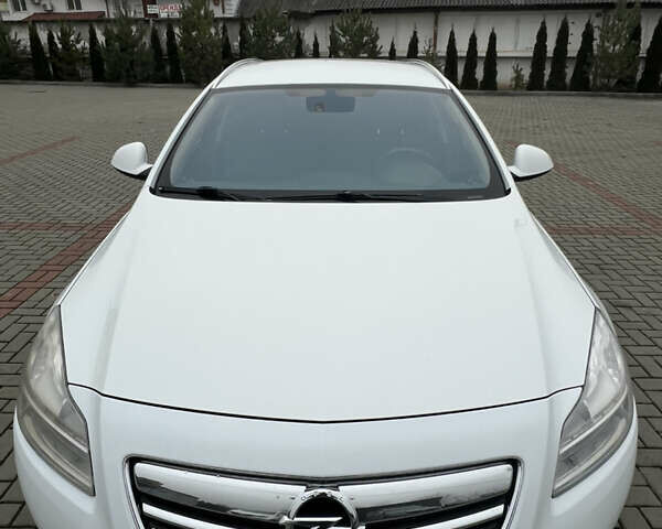 Белый Опель Инсигния, объемом двигателя 1.96 л и пробегом 323 тыс. км за 7300 $, фото 1 на Automoto.ua