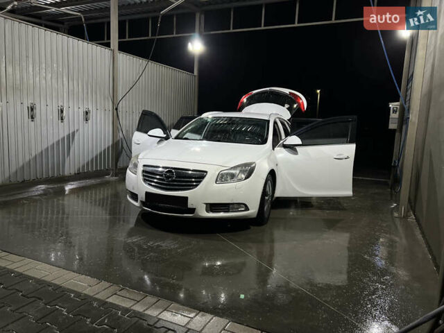 Белый Опель Инсигния, объемом двигателя 1.96 л и пробегом 295 тыс. км за 6450 $, фото 1 на Automoto.ua