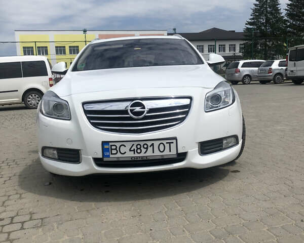 Белый Опель Инсигния, объемом двигателя 1.96 л и пробегом 267 тыс. км за 9800 $, фото 1 на Automoto.ua