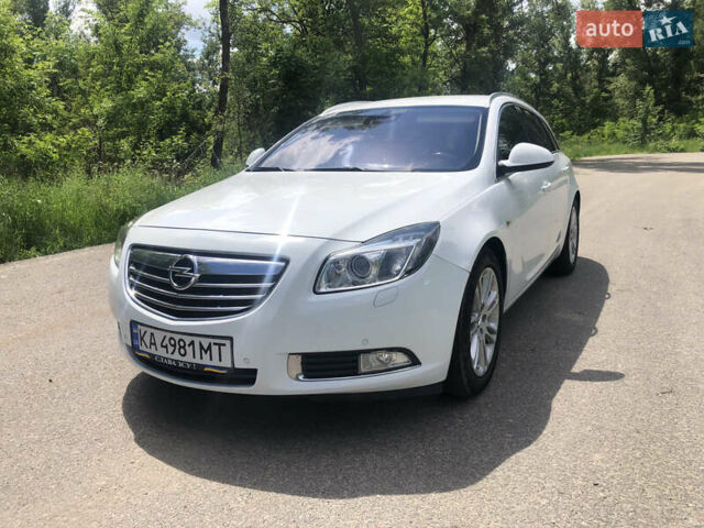 Белый Опель Инсигния, объемом двигателя 2 л и пробегом 219 тыс. км за 7950 $, фото 1 на Automoto.ua