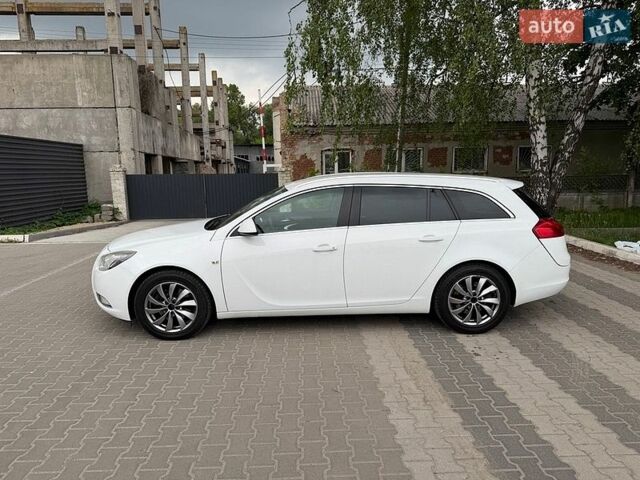 Білий Опель Інсігнія, об'ємом двигуна 1.96 л та пробігом 305 тис. км за 8500 $, фото 1 на Automoto.ua