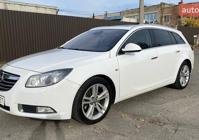 Белый Опель Инсигния, объемом двигателя 1.96 л и пробегом 274 тыс. км за 10200 $, фото 1 на Automoto.ua