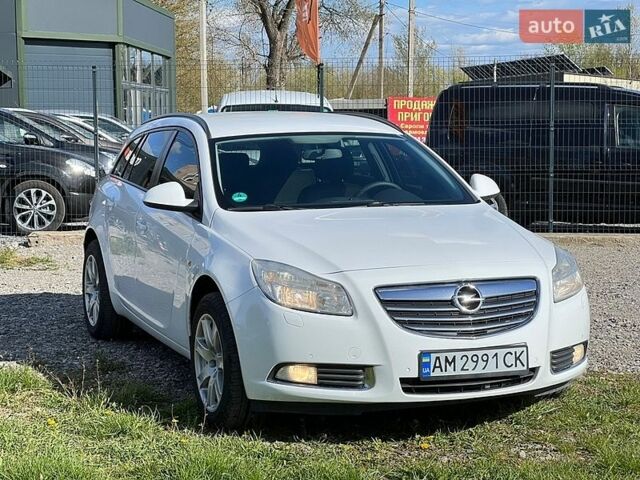 Білий Опель Інсігнія, об'ємом двигуна 1.96 л та пробігом 253 тис. км за 8500 $, фото 1 на Automoto.ua