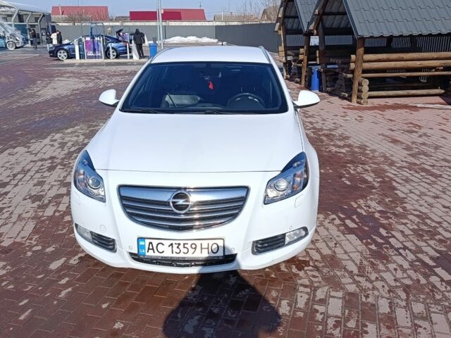 Білий Опель Інсігнія, об'ємом двигуна 0 л та пробігом 328 тис. км за 8100 $, фото 1 на Automoto.ua