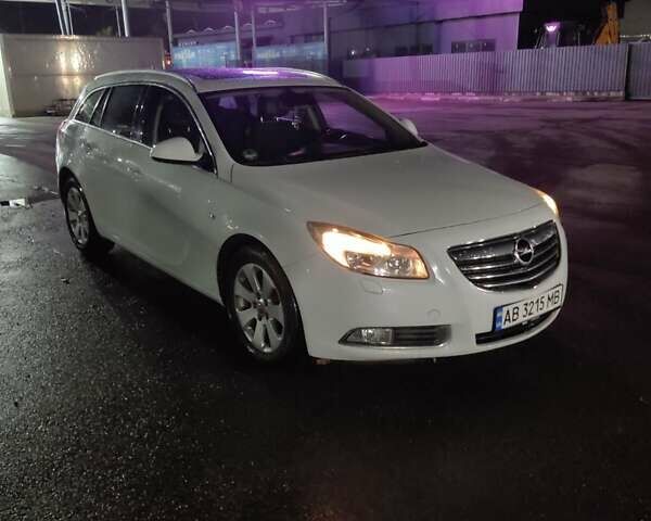 Білий Опель Інсігнія, об'ємом двигуна 1.96 л та пробігом 318 тис. км за 7000 $, фото 1 на Automoto.ua