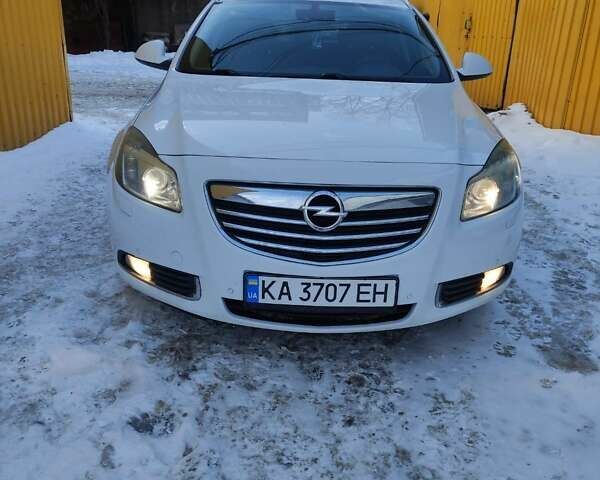 Белый Опель Инсигния, объемом двигателя 1.96 л и пробегом 302 тыс. км за 9500 $, фото 1 на Automoto.ua