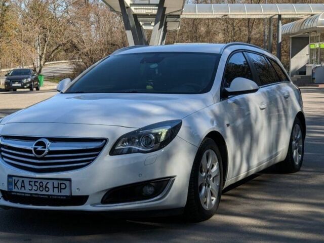 Білий Опель Інсігнія, об'ємом двигуна 2 л та пробігом 270 тис. км за 9000 $, фото 1 на Automoto.ua