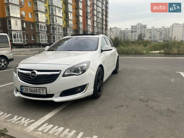 Белый Опель Инсигния, объемом двигателя 2 л и пробегом 195 тыс. км за 15200 $, фото 1 на Automoto.ua