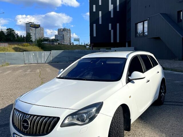 Белый Опель Инсигния, объемом двигателя 2 л и пробегом 246 тыс. км за 9100 $, фото 1 на Automoto.ua