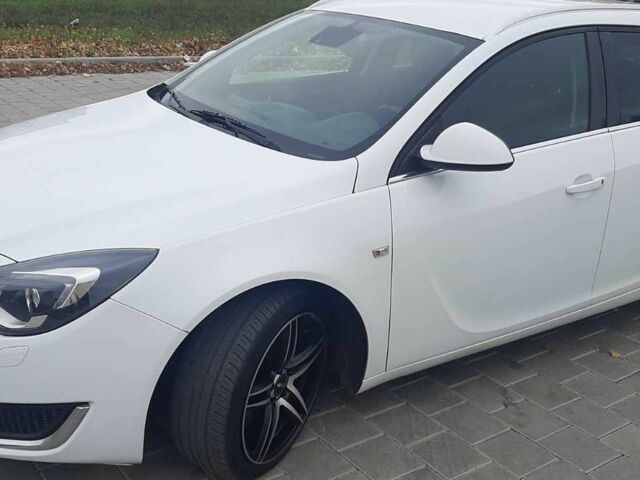 Білий Опель Інсігнія, об'ємом двигуна 2 л та пробігом 289 тис. км за 8000 $, фото 1 на Automoto.ua