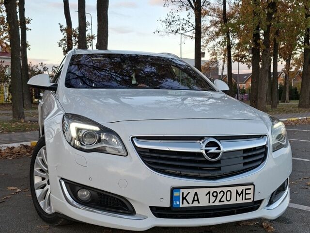 Белый Опель Инсигния, объемом двигателя 2 л и пробегом 260 тыс. км за 13200 $, фото 1 на Automoto.ua