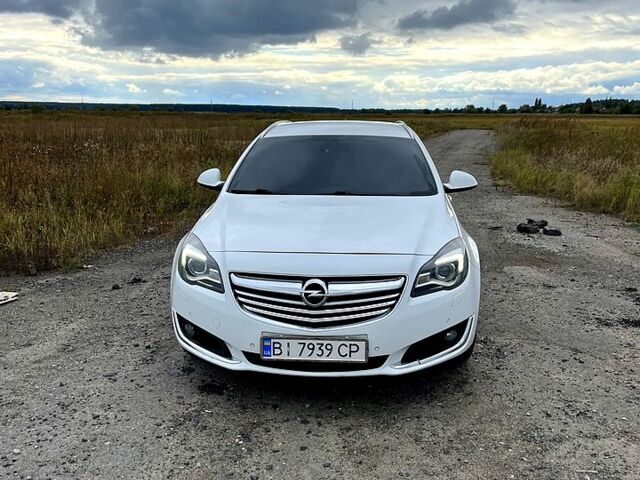 Белый Опель Инсигния, объемом двигателя 2 л и пробегом 300 тыс. км за 9200 $, фото 1 на Automoto.ua
