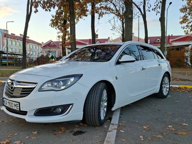 Белый Опель Инсигния, объемом двигателя 2 л и пробегом 246 тыс. км за 12800 $, фото 1 на Automoto.ua