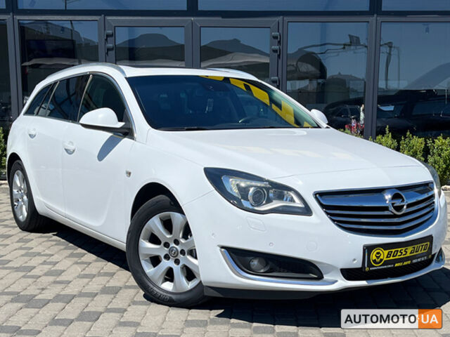 Белый Опель Инсигния, объемом двигателя 2 л и пробегом 321 тыс. км за 9999 $, фото 1 на Automoto.ua