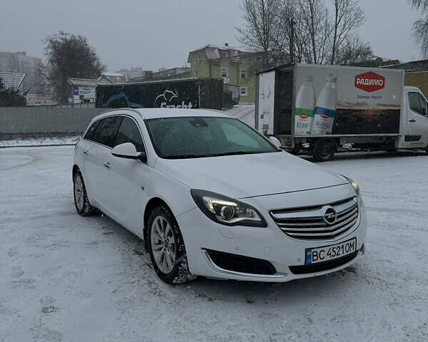 Белый Опель Инсигния, объемом двигателя 1.96 л и пробегом 192 тыс. км за 8999 $, фото 1 на Automoto.ua