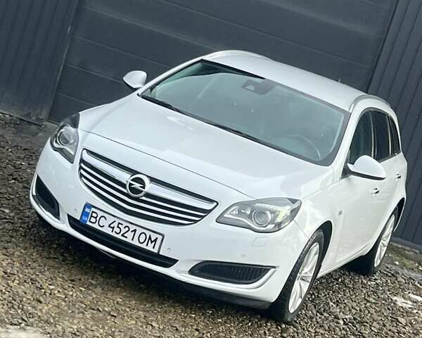 Білий Опель Інсігнія, об'ємом двигуна 2 л та пробігом 191 тис. км за 8200 $, фото 1 на Automoto.ua