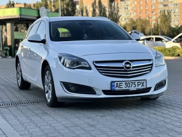 Белый Опель Инсигния, объемом двигателя 2 л и пробегом 290 тыс. км за 9999 $, фото 1 на Automoto.ua