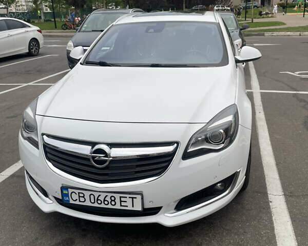 Белый Опель Инсигния, объемом двигателя 1.96 л и пробегом 198 тыс. км за 14000 $, фото 1 на Automoto.ua