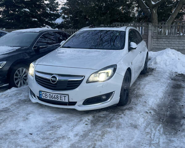 Белый Опель Инсигния, объемом двигателя 2.01 л и пробегом 201 тыс. км за 13500 $, фото 1 на Automoto.ua