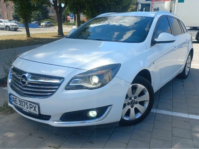 Опель Инсигния 2014 в Черкассах на Automoto.ua Белый Опель Инсигния, объемом двигателя 2 л и пробегом 280 тыс. км за 8800 $, фото 1 на Automoto.ua