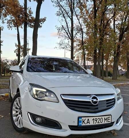 Белый Опель Инсигния, объемом двигателя 1.96 л и пробегом 246 тыс. км за 12800 $, фото 1 на Automoto.ua